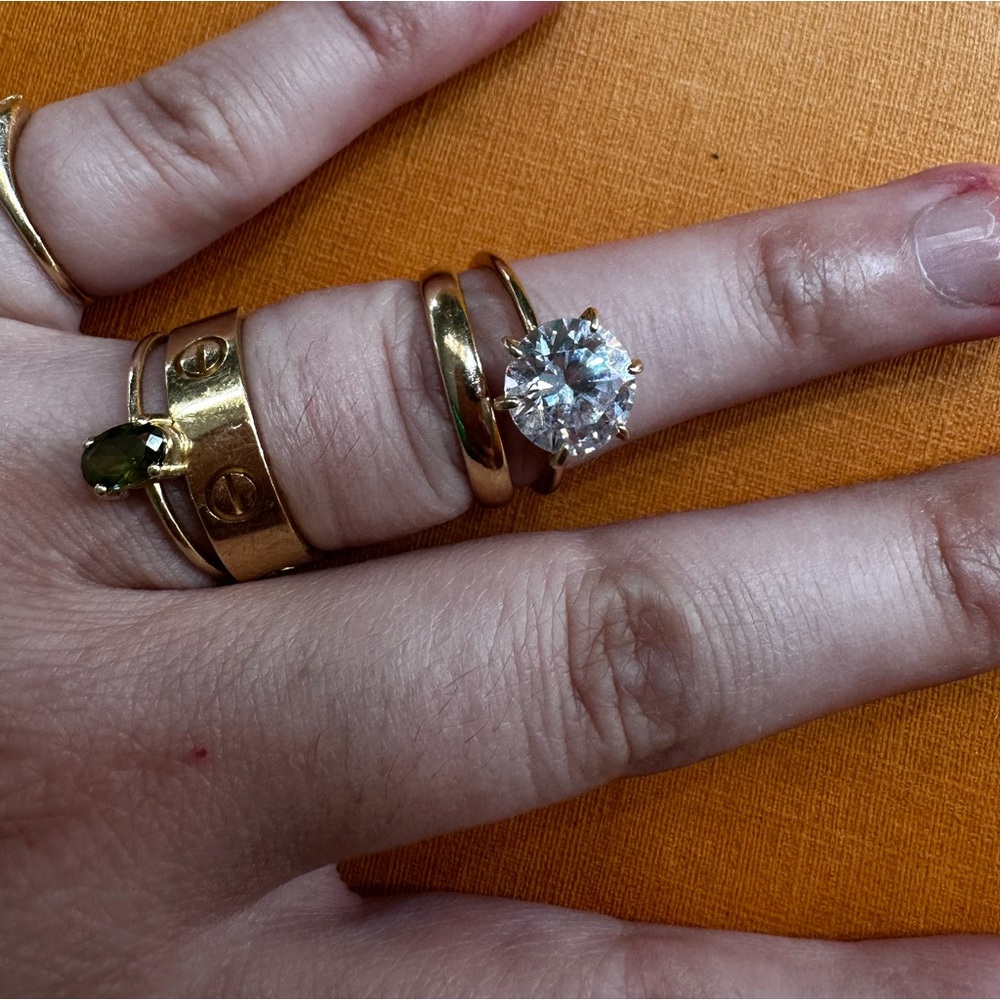 Solitaire diamond ring